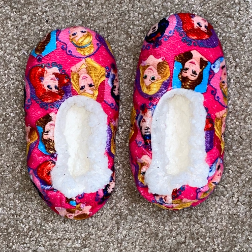 New Disney princess pink multi color comfy slippers sz 3t